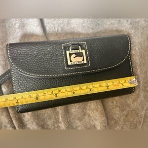 Dooney & Bourke women’s wallet